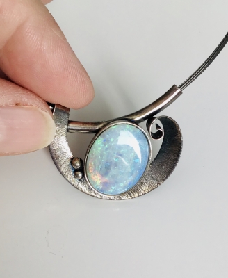 Opal, Kristall opal in Silber gefasst